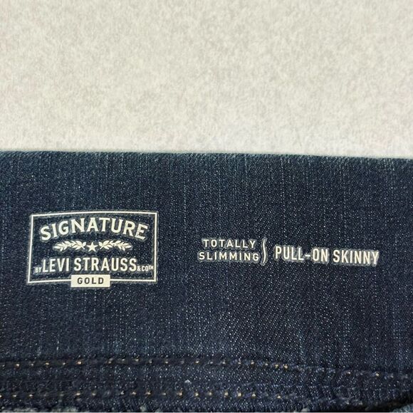 Signature by Levi Strauss Dark Blue Women Totally Slimming Pull On Skinny 4M. - Picture 9 of 13